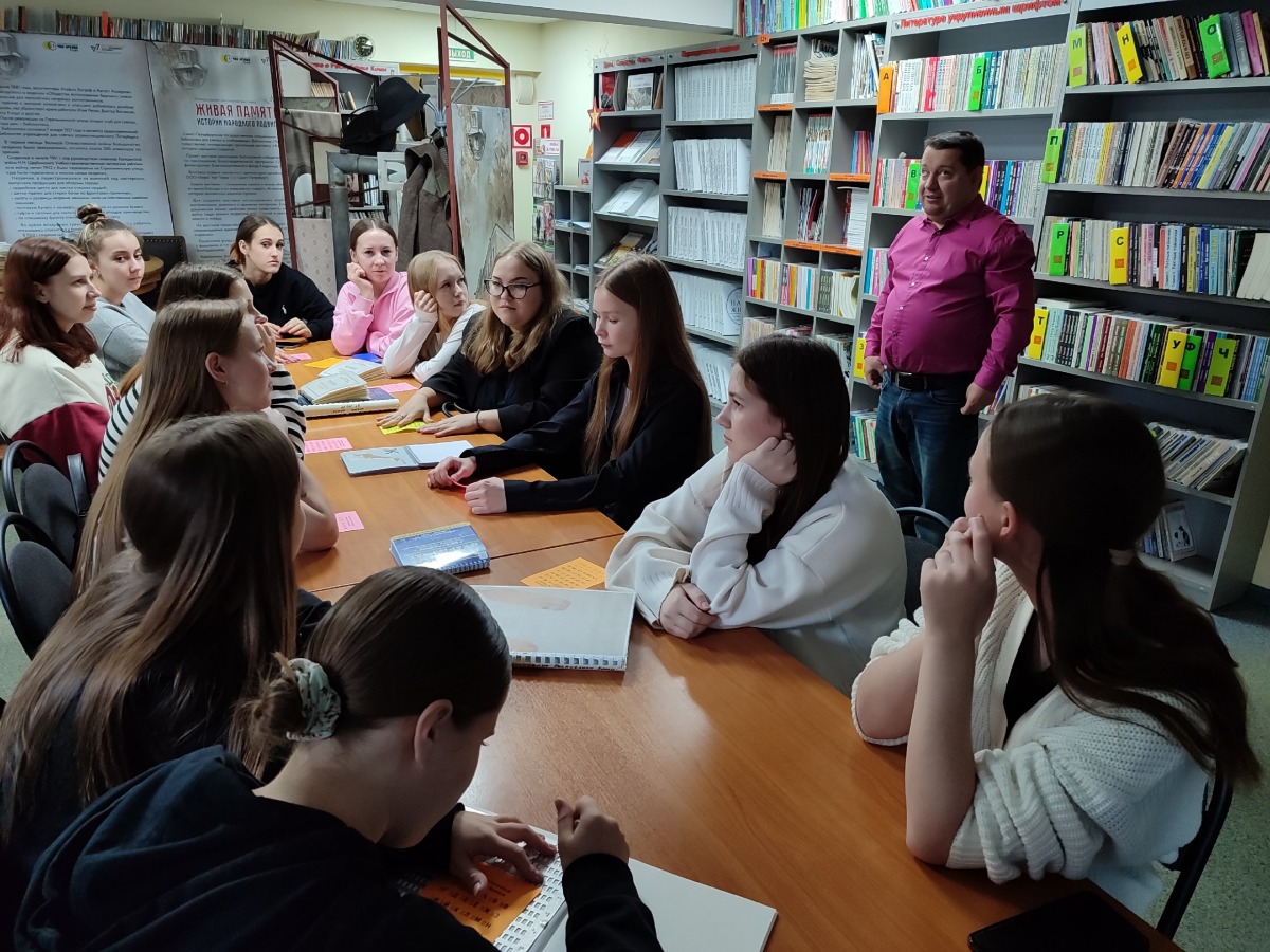 Человек с белой тростью vKwMC9QKyZ3wEIb7_ymqYopwA-qoUbg4jkqT-ugySMG8-kpswQ-vMwwjOEtfgyKWWQnHWU66LYmNDZb_GtH90hGD.jpg