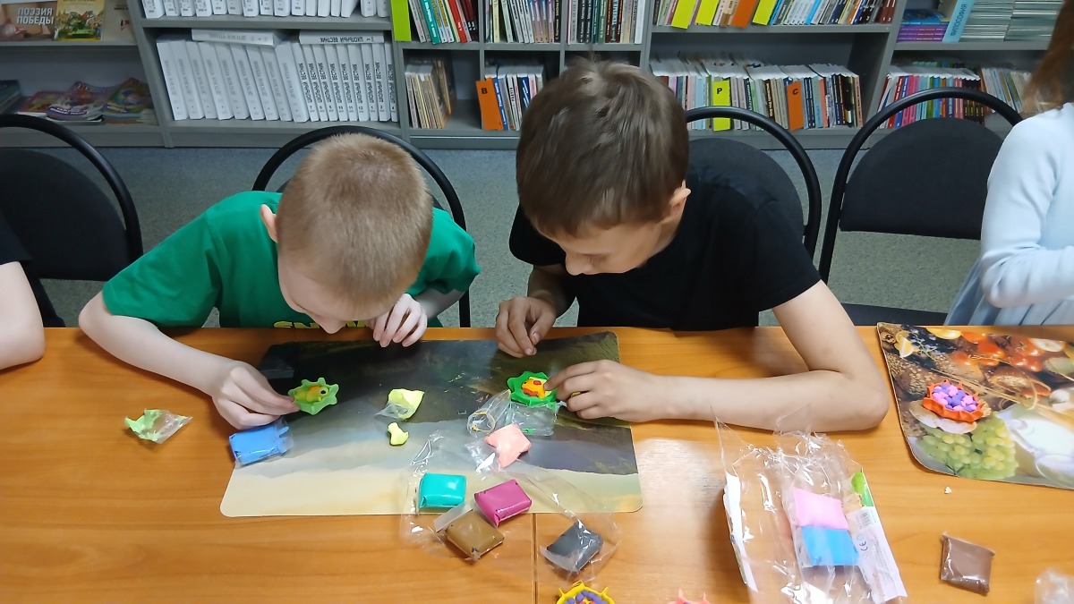 лепка пластилиновой шанги с рыбой.jpg