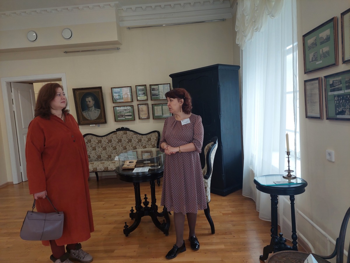 в музее 5OfXCQnXs-WWzMyh_lL7pMHo4Ixx9jyGcb_yx7PHlF7yqspfH058Pb9CWPJqHvawXBrWF9RwKXNlJ60i0CvYYgWp.jpg